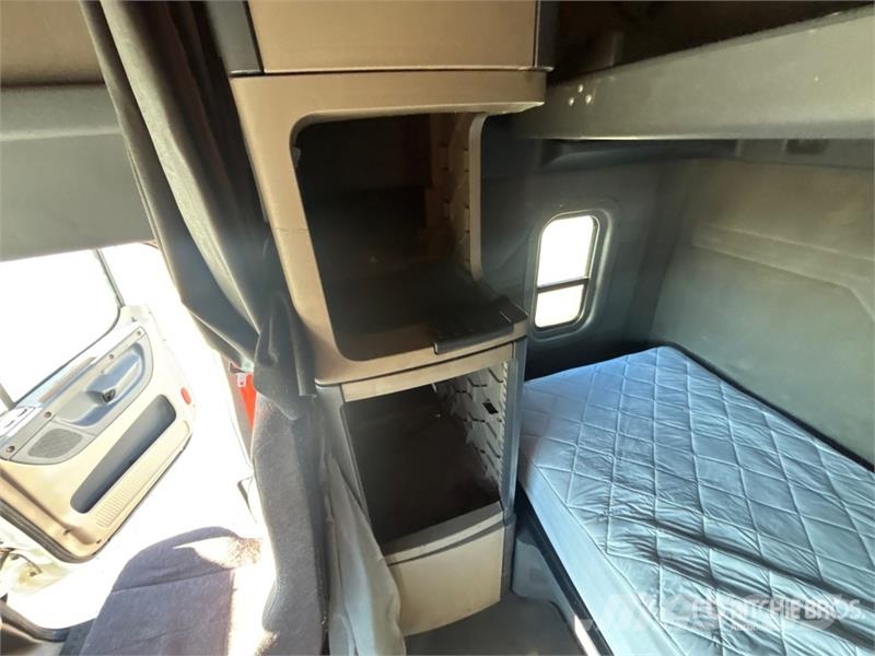 Freightliner Cascadia 125 6x4 T/A Sleeper Truck Tractor (Inoper Tractor Units