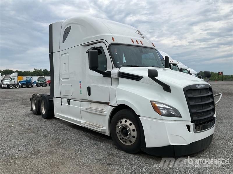 Freightliner Cascadia 126 6x4 T/A Sleeper Truck Tractor وحدات الجر
