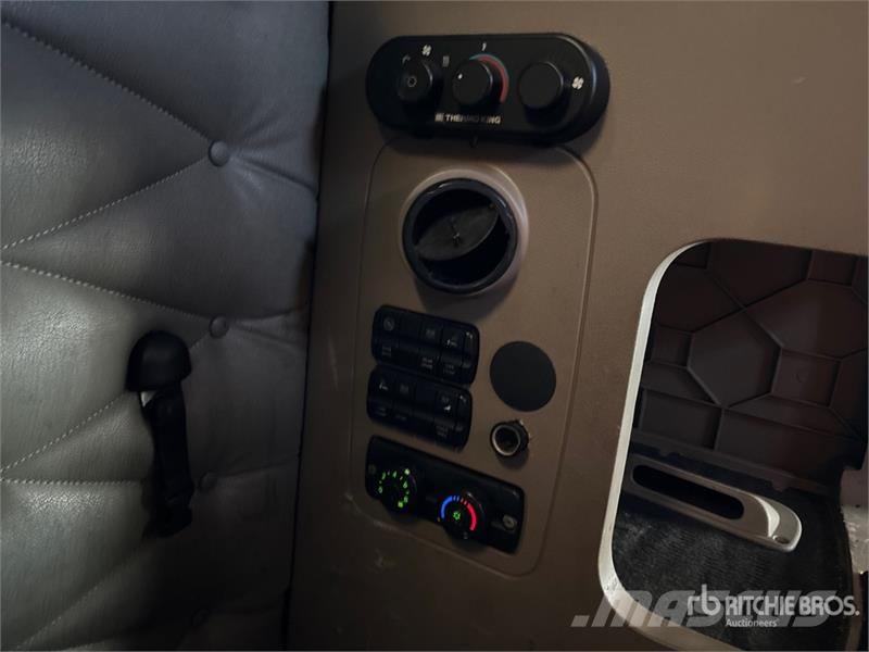 Freightliner Cascadia 125 6x4 T/A Sleeper Truck Tractor Cabezas tractoras