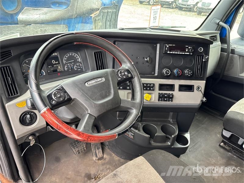 Freightliner Cascadia 126 6x4 T/A Sleeper Truck Tractor Tractores (camiões)