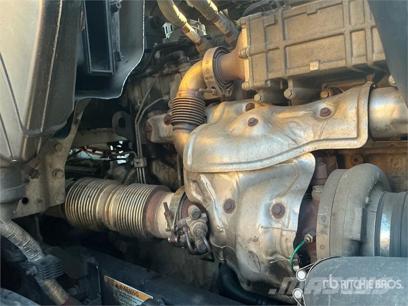Freightliner Cascadia 126 6x4 T/A Sleeper Truck Tractor Vilcēji