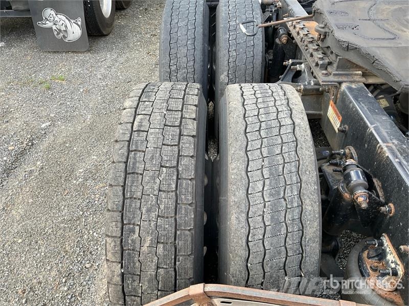 Freightliner Cascadia 126 6x4 T/A Sleeper Truck Tractor Седельные тягачи