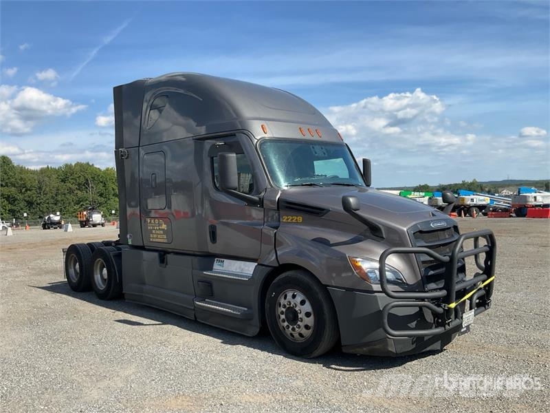 Freightliner Cascadia 126 T/A Sleeper Truck Tractor Dragbilar