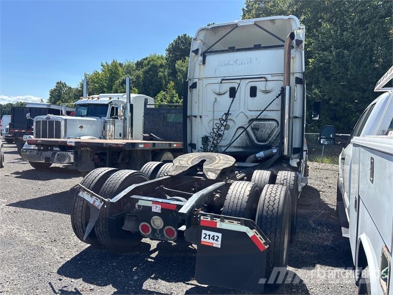 Freightliner Cascadia 125 6x4 T/A Sleeper Truck Tractor (Inoper Vilcēji