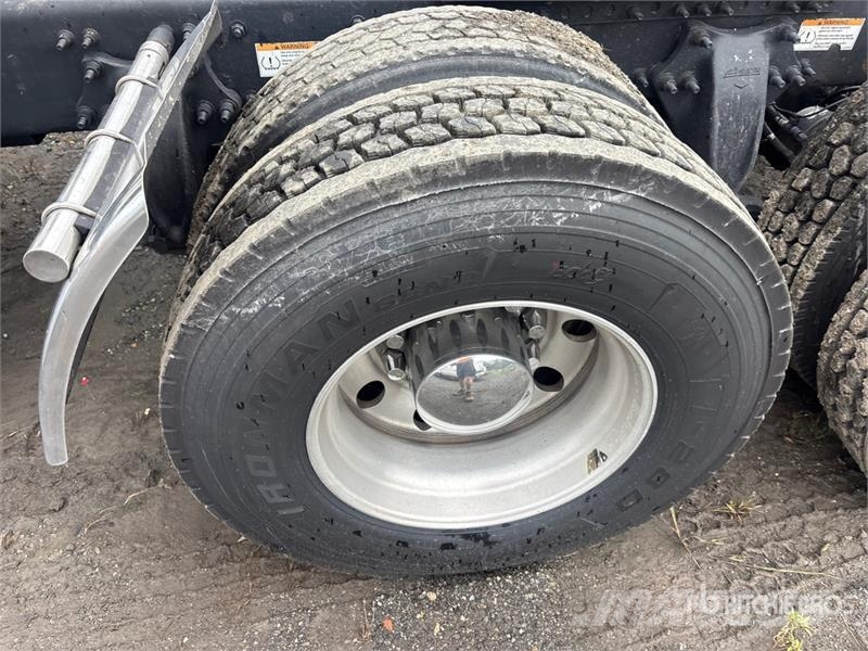 Freightliner Cascadia 126 6x4 T/A Sleeper Truck Tractor (Inoper Tracteur routier