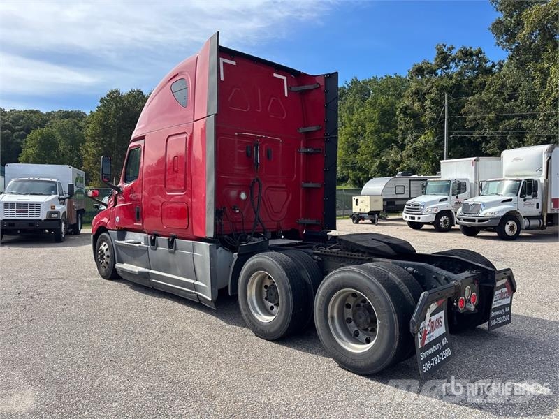 Freightliner Cascadia 126 6x4 T/A Sleeper Truck Tractor Trekkers
