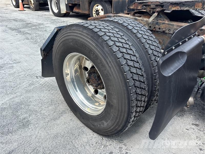 Freightliner Cascadia 113 Sadulveokid