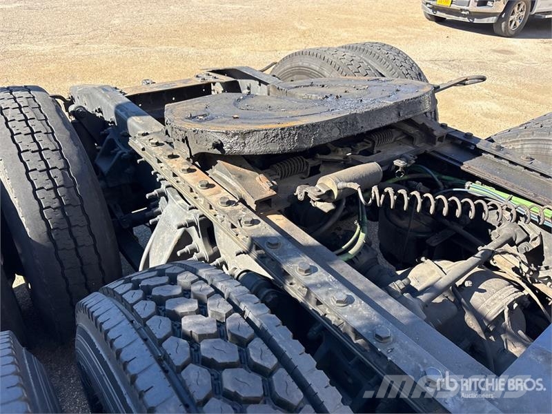 Freightliner Cascadia 6x4 T/A Sleeper Truck Tractor (Inoperable Cabezas tractoras