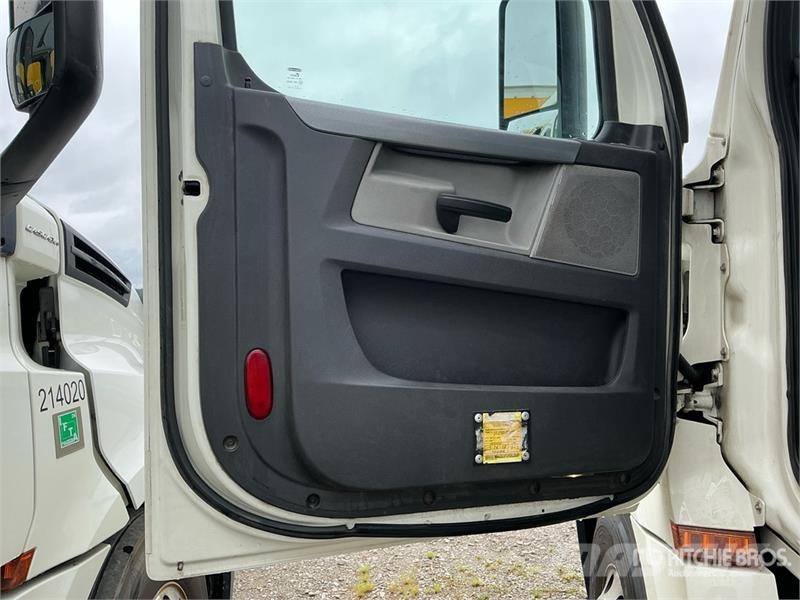 Freightliner Cascadia 126 Vetopöytäautot