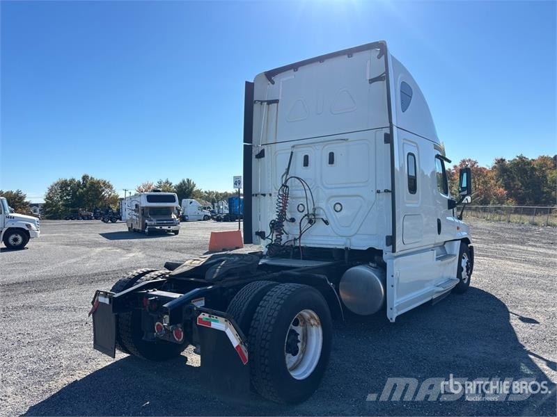 Freightliner Cascadia 125 Vilcēji