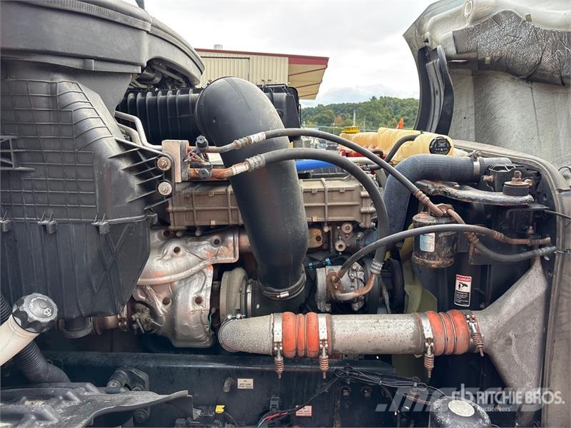 Freightliner Cascadia 126 6x4 T/A Sleeper Truck Tractor Sattelzugmaschinen