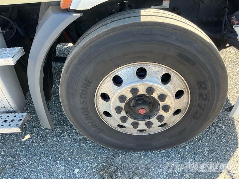Freightliner Cascadia 116 Tractor Units