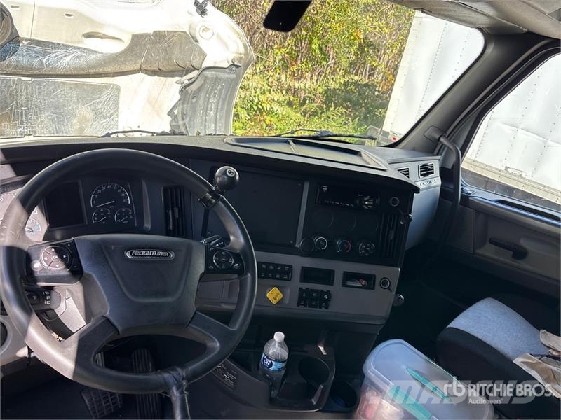 Freightliner Cascadia 126 6x4 T/A Sleeper Truck Tractor (Inoper Тягачі