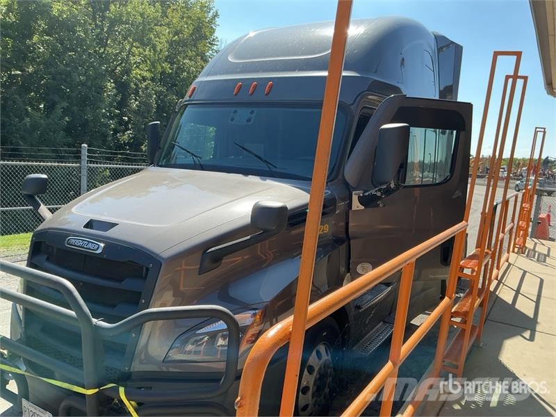 Freightliner Cascadia 126 T/A Sleeper Truck Tractor Dragbilar