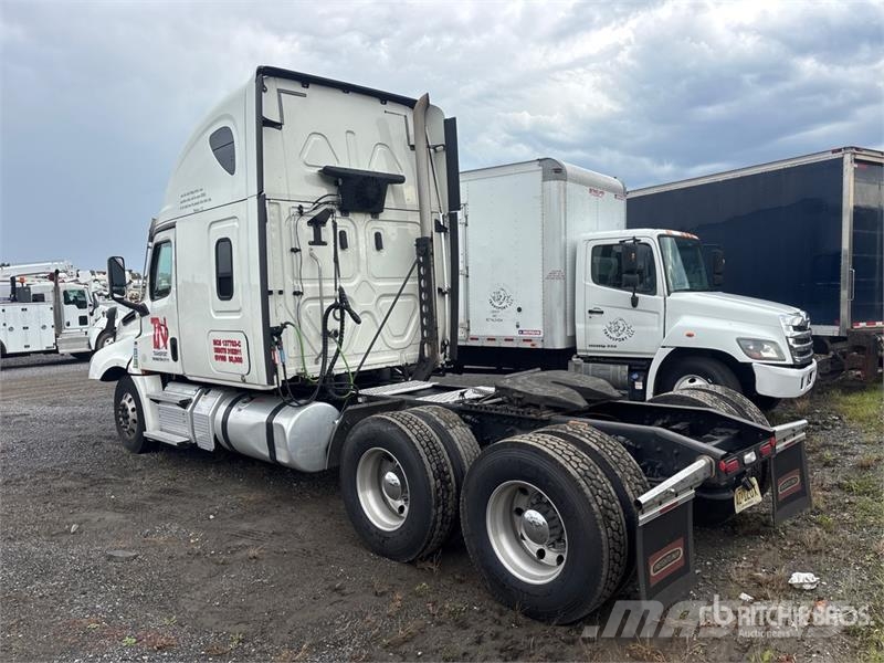 Freightliner Cascadia 126 6x4 T/A Sleeper Truck Tractor (Inoper Tracteur routier