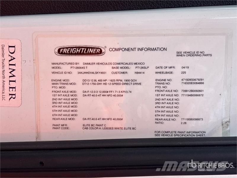 Freightliner Cascadia 126 6x4 T/A Sleeper Truck Tractor Cabezas tractoras