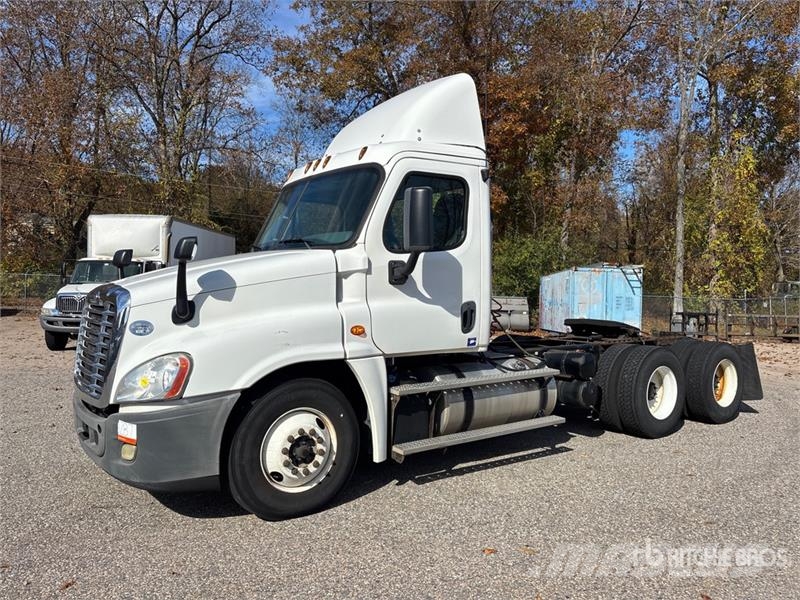 Freightliner Cascadia 125 Autotractoare