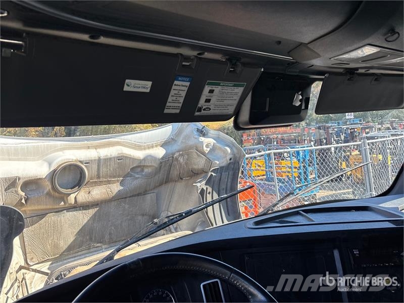 Freightliner Cascadia 6x4 T/A Sleeper Truck Tractor (Inoperable Cabezas tractoras