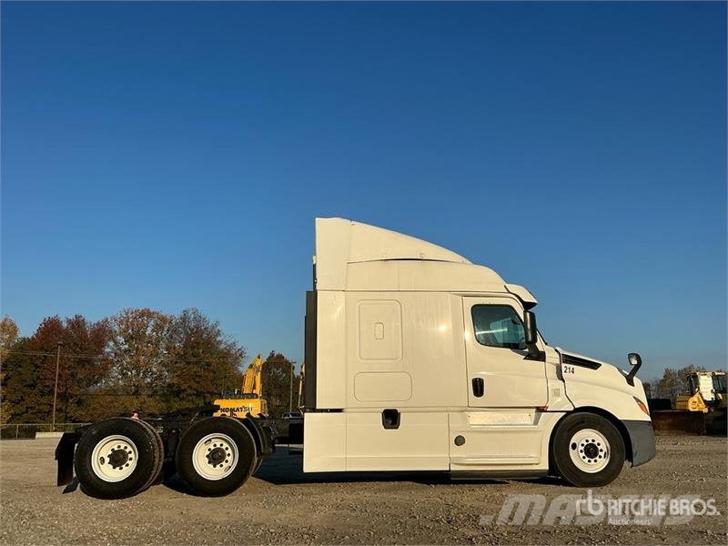 Freightliner Cascadia 126 6x4 T/A Sleeper Truck Tractor Vilcēji