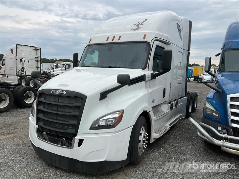 Freightliner Cascadia 126 6x4 T/A Sleeper Truck Tractor وحدات الجر