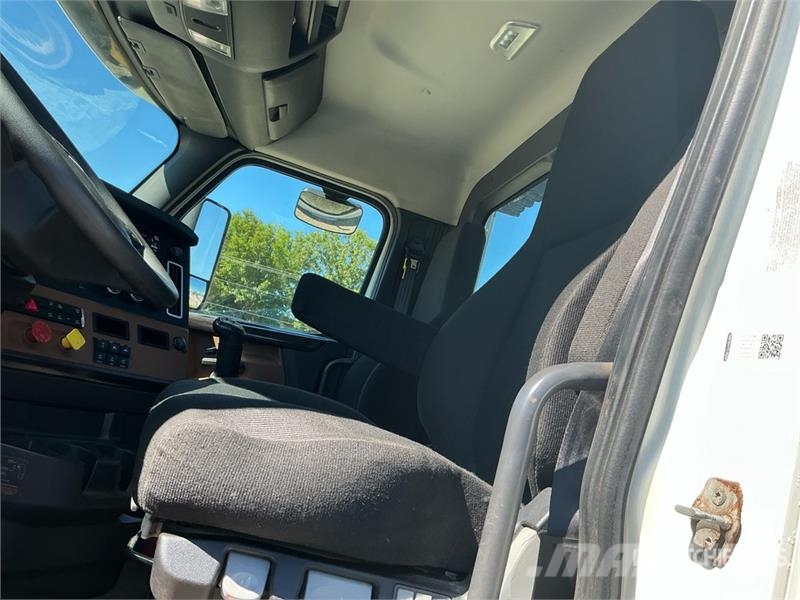 Freightliner Cascadia 126 Седельные тягачи