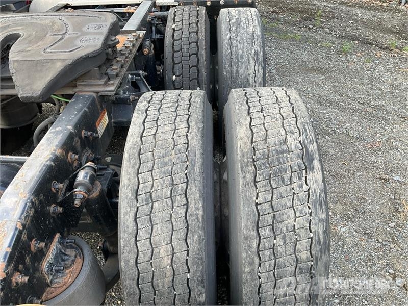Freightliner Cascadia 126 6x4 T/A Sleeper Truck Tractor Седельные тягачи