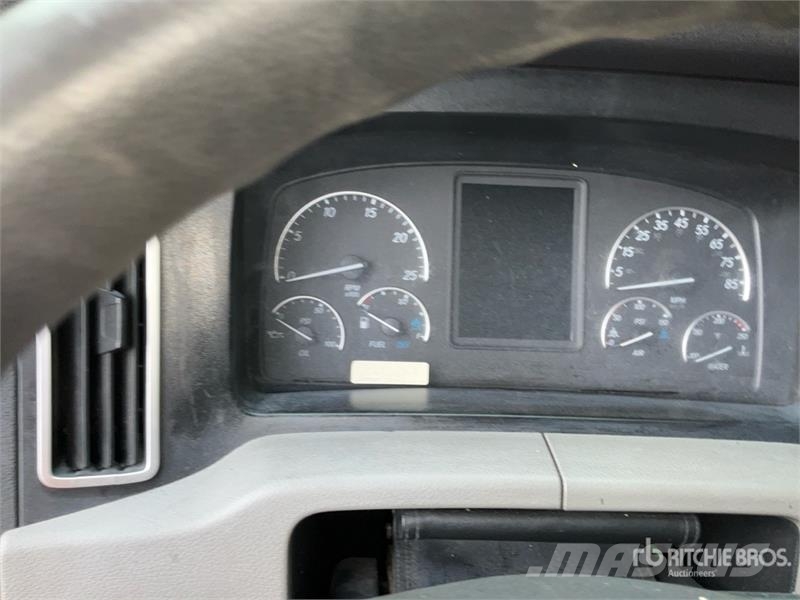 Freightliner Cascadia 126 6x4 T/A Sleeper Truck Tractor Седельные тягачи