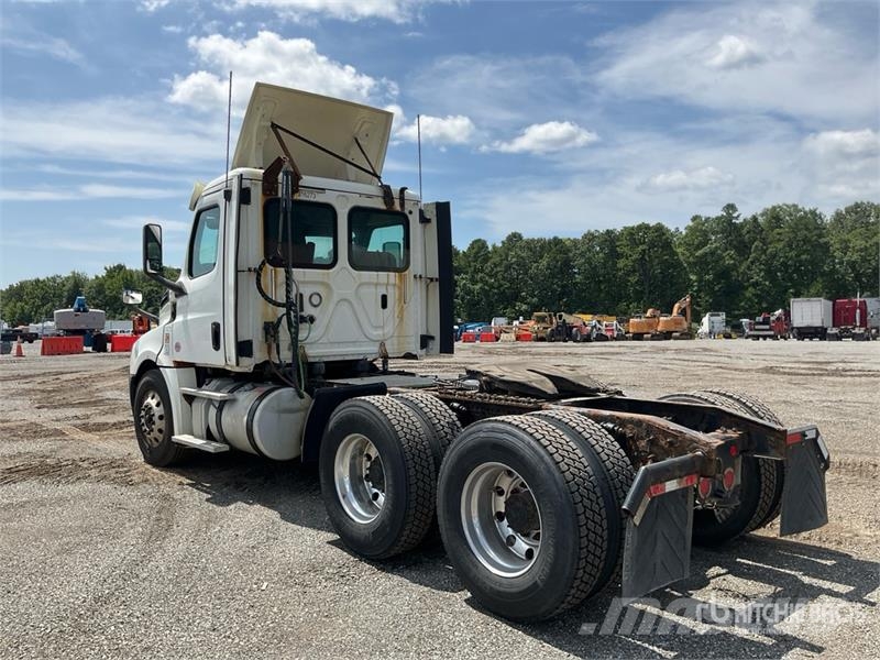 Freightliner Cascadia 126 Vetopöytäautot