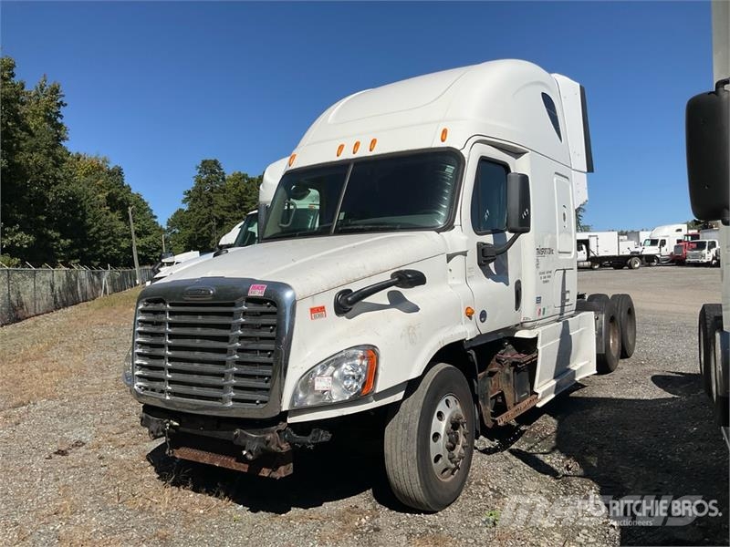 Freightliner Cascadia125 6x4 T/A Sleeper Truck Tractor (Inopera Dragbilar
