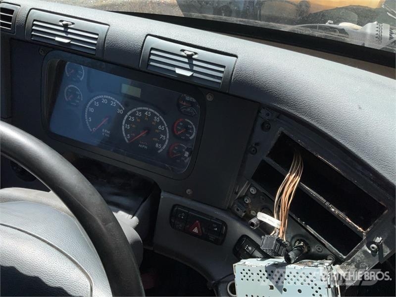 Freightliner Cascadia125 6x4 T/A Sleeper Truck Tractor (Inopera Dragbilar