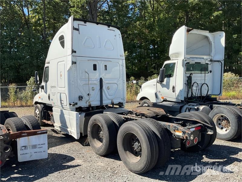 Freightliner Cascadia125 6x4 T/A Sleeper Truck Tractor (Inopera Dragbilar