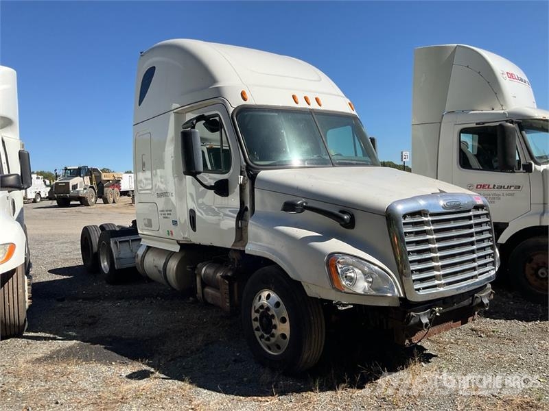 Freightliner Cascadia125 6x4 T/A Sleeper Truck Tractor (Inopera Dragbilar
