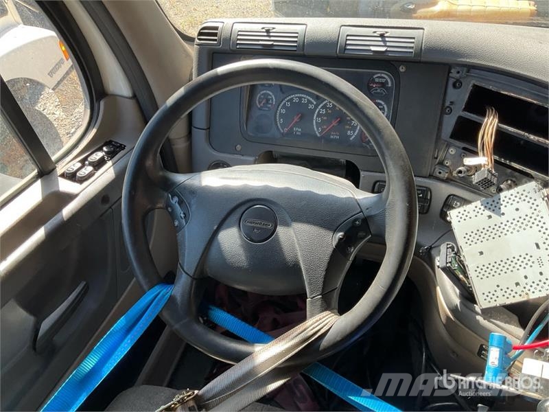 Freightliner Cascadia125 6x4 T/A Sleeper Truck Tractor (Inopera Dragbilar