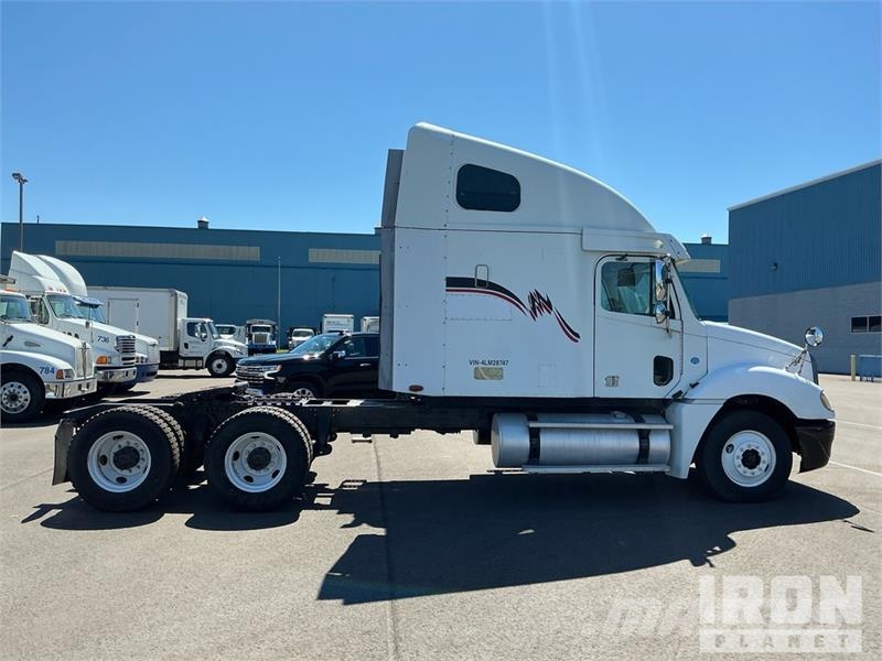 Freightliner Columbia 120 6x4 T/A Sleeper Truck Tractor Vlačilci