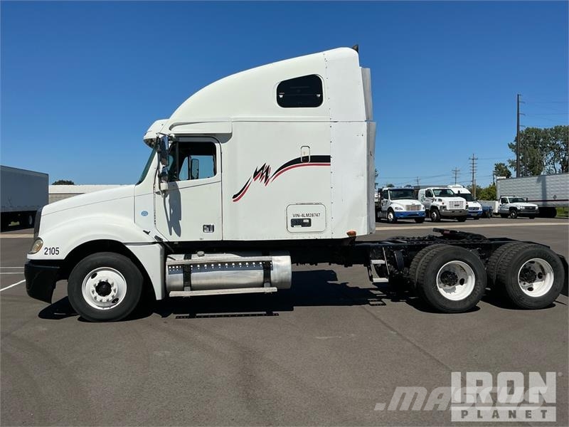 Freightliner Columbia 120 6x4 T/A Sleeper Truck Tractor Vlačilci
