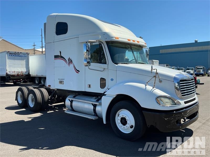 Freightliner Columbia 120 6x4 T/A Sleeper Truck Tractor Vlačilci