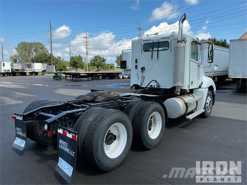 Freightliner Columbia 120 6x4 T/A Day Cab Truck Tractor (Glider Vlačilci