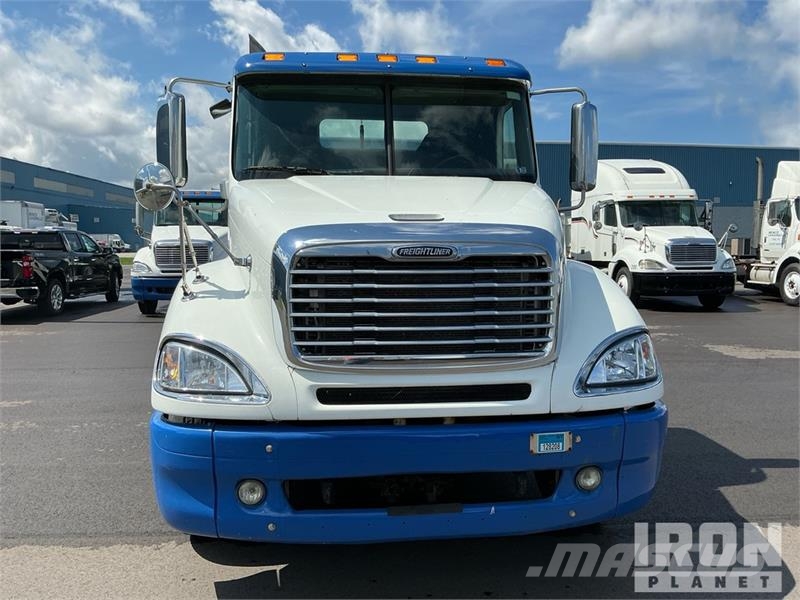 Freightliner Columbia 120 6x4 T/A Day Cab Truck Tractor (Glider Vlačilci