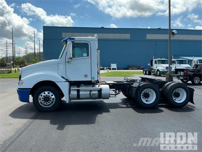Freightliner Columbia 120 6x4 T/A Day Cab Truck Tractor (Glider Vlačilci