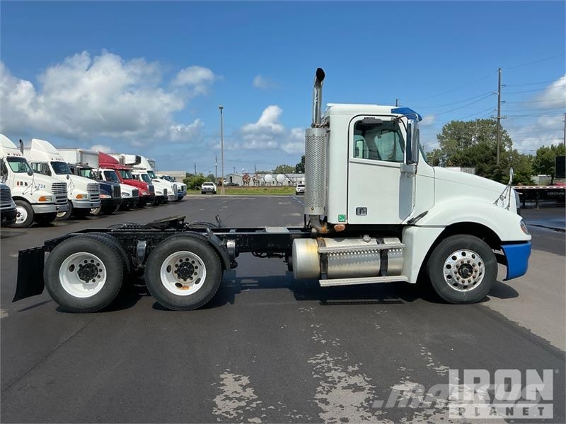 Freightliner Columbia 120 6x4 T/A Day Cab Truck Tractor (Glider Vlačilci