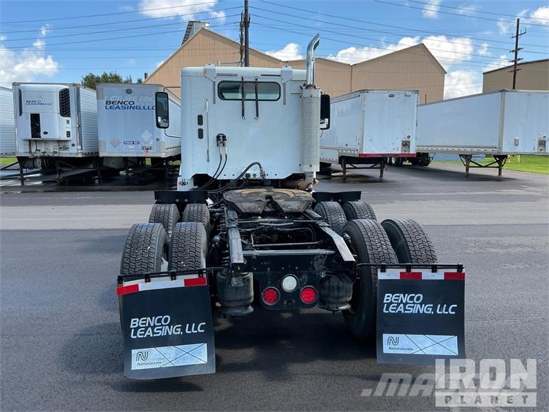 Freightliner Columbia 120 6x4 T/A Day Cab Truck Tractor (Glider Vlačilci