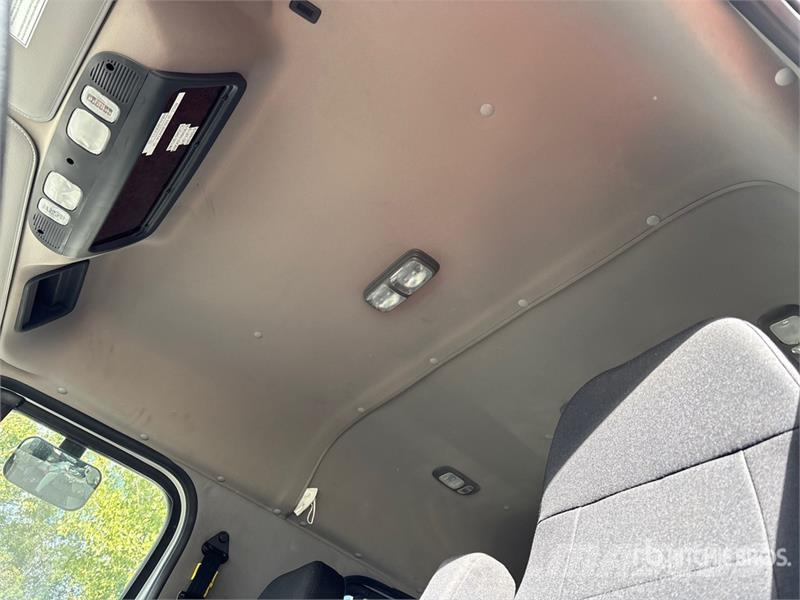 Freightliner Coronado 122SD Boom Truck Kranwagen