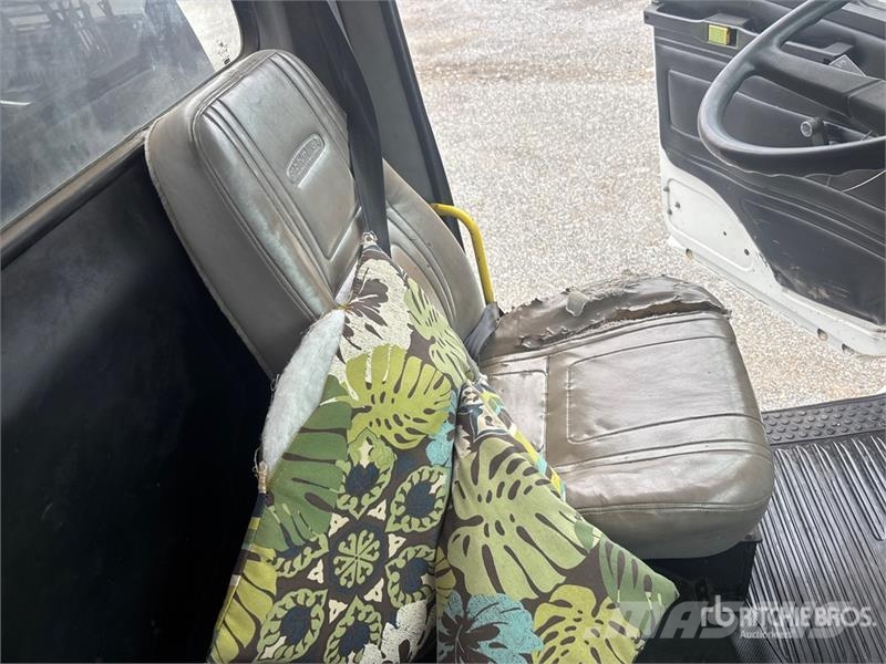 Freightliner FL112 6x4 Asphalt Distributor Truck Kamioni cisterne