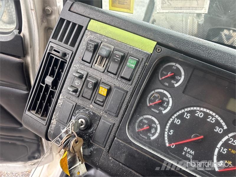 Freightliner FL112 6x4 Asphalt Distributor Truck Kamioni cisterne