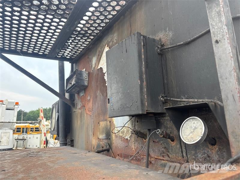 Freightliner FL112 6x4 Asphalt Distributor Truck Kamioni cisterne