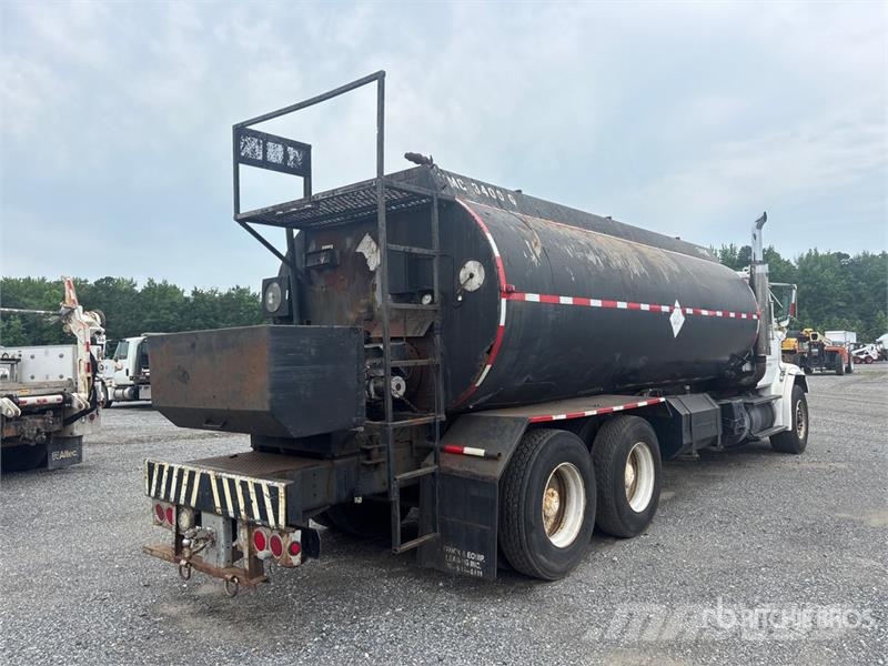 Freightliner FL112 6x4 Asphalt Distributor Truck Kamioni cisterne
