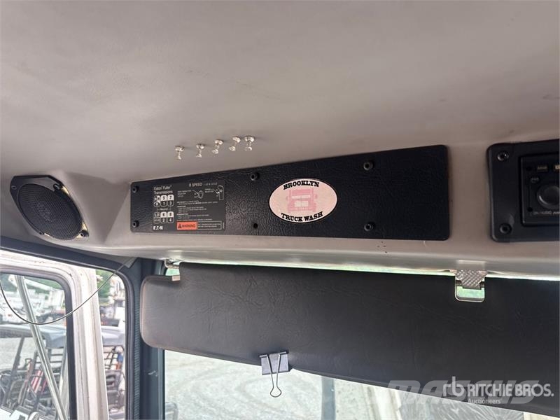 Freightliner FL112 6x4 Asphalt Distributor Truck Kamioni cisterne