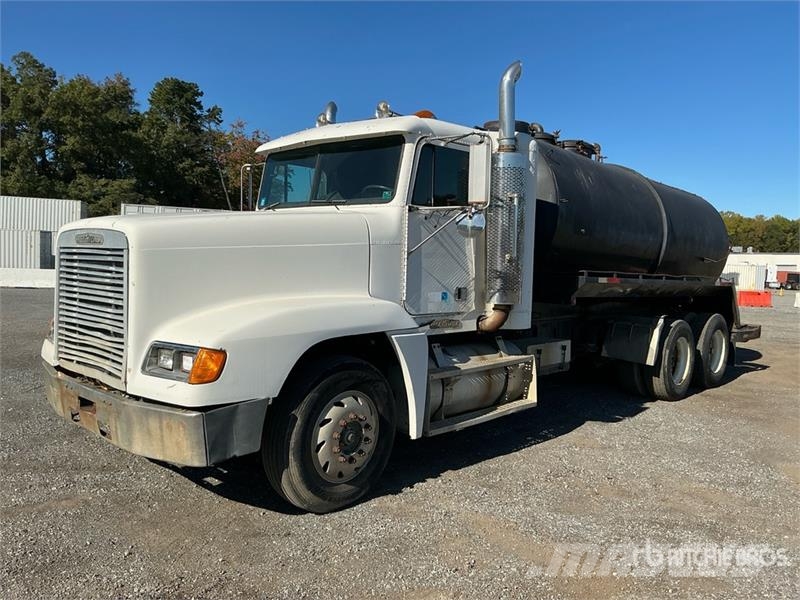 Freightliner FL70 6x4 Vacuum Tanker Truck Комбі/Вакуумні вантажівки