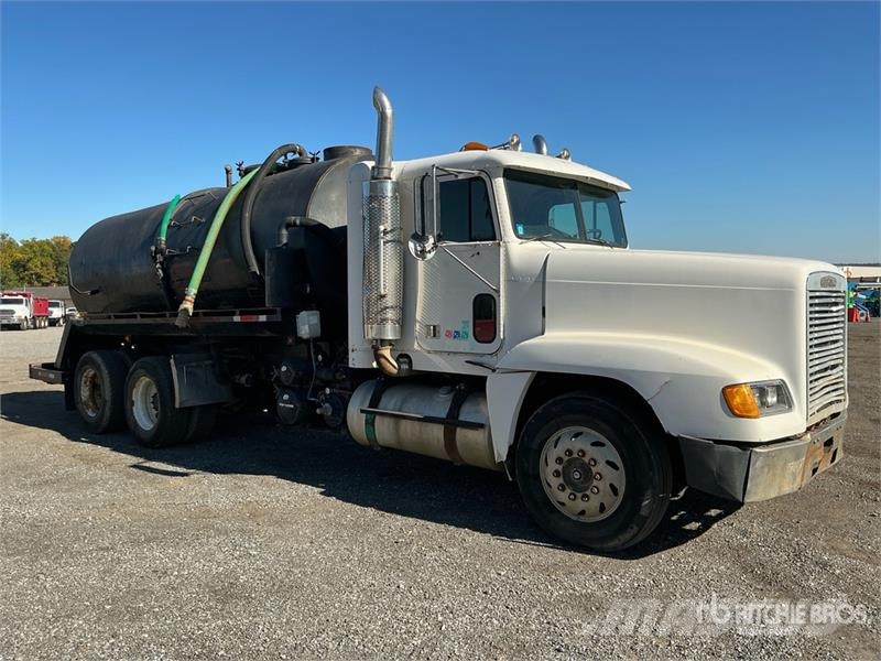 Freightliner FL70 6x4 Vacuum Tanker Truck Комбі/Вакуумні вантажівки