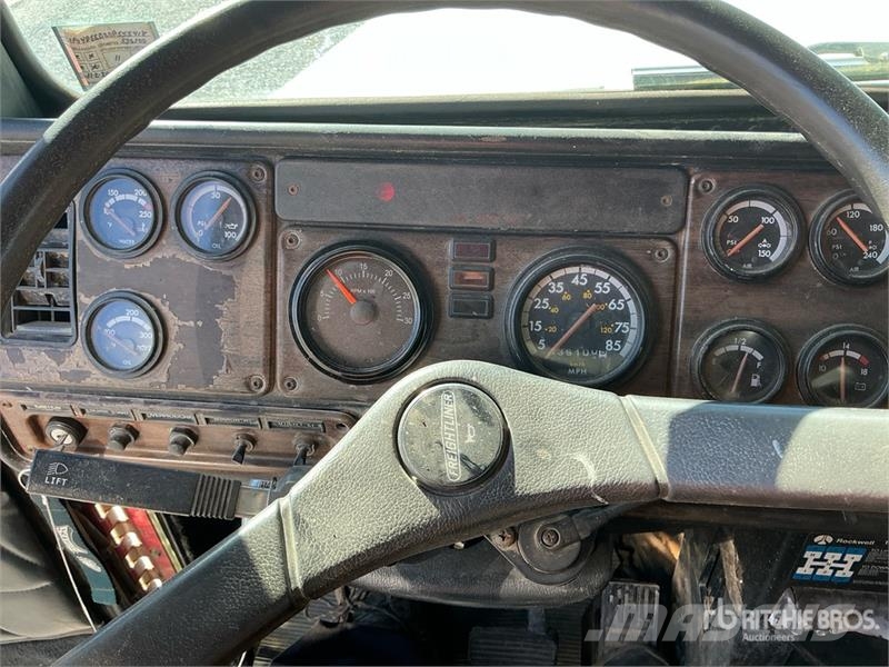 Freightliner FL70 6x4 Vacuum Tanker Truck Комбі/Вакуумні вантажівки